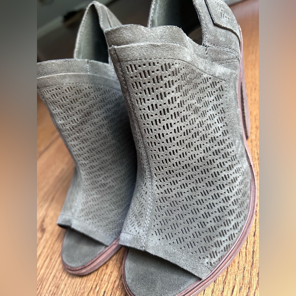 Vince Camuto Karini Olive Green 
Open Toe Leather Heeled Shoes/Booties